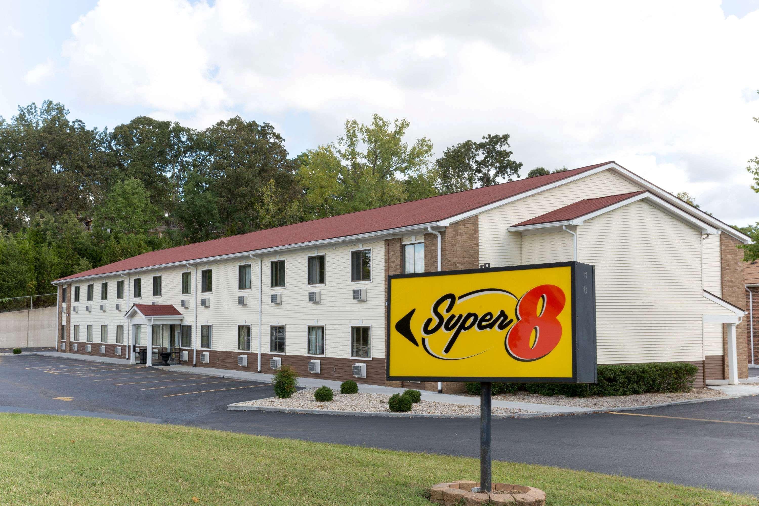 Super 8 By Wyndham Radcliff Ft. Knox Area Hotel Exterior foto